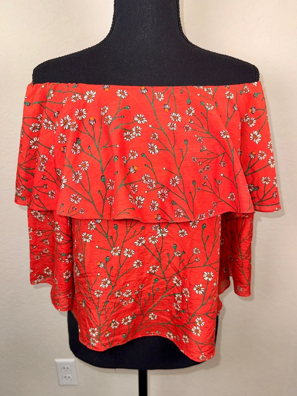 Alice + Olivia Meagan Off Shoulder Red Daisy Floral Silk Blend Top M Boho Ruffle